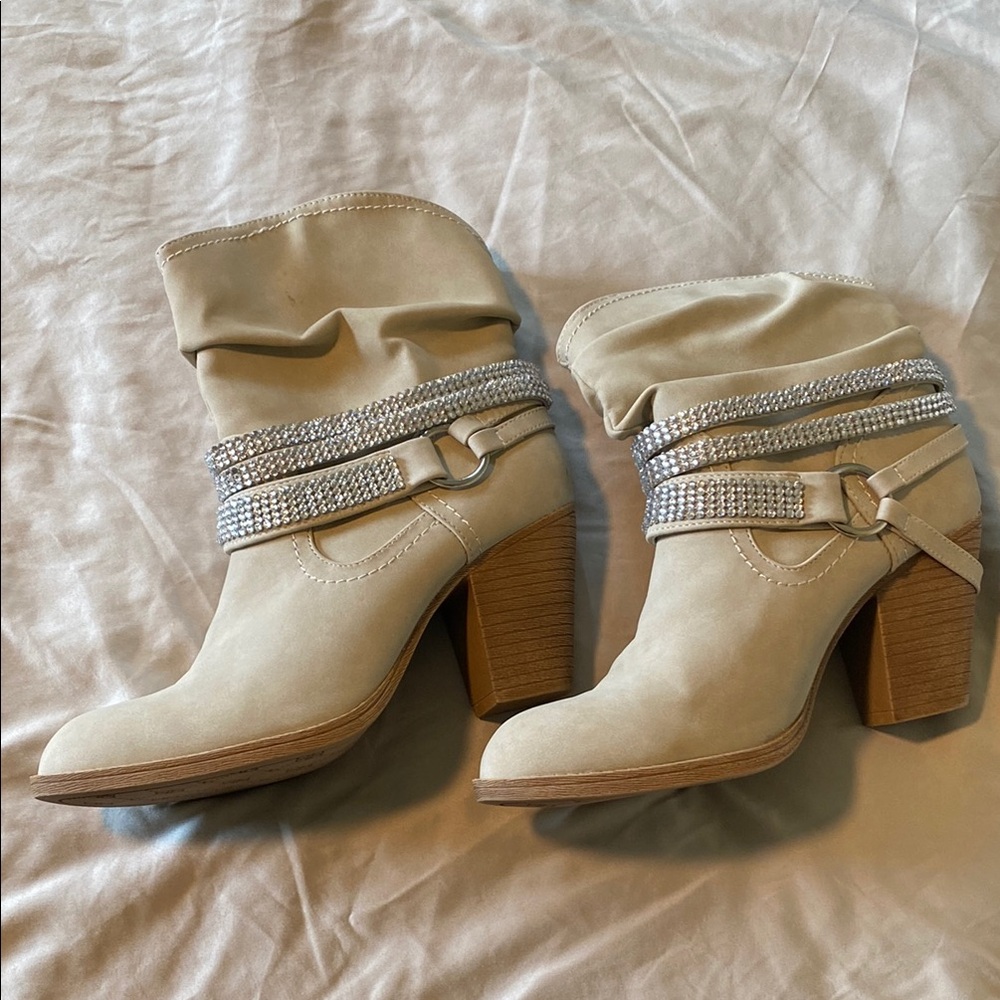 Daisy Fuentes Beige Heeled Boots with Sparkling Straps